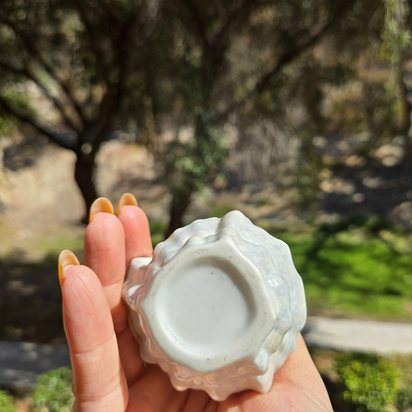 Okinawa Iridescent Pearlescent Bud Vase‎ Bottle with Pearl Accent 80s Vintage - Picture 6 of 9